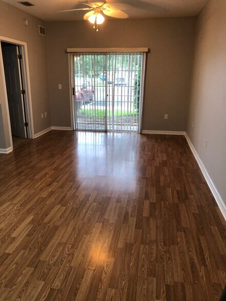 Building Photo - 8226 Green Parrot Rd