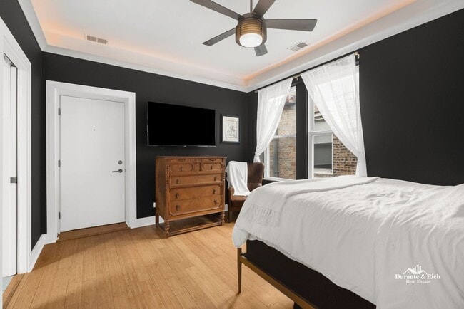 Building Photo - Stunning 2-Bedroom Condo in Prime Location