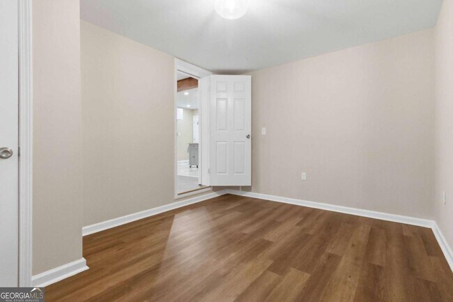 Building Photo - 2953 Meadowview Dr SE