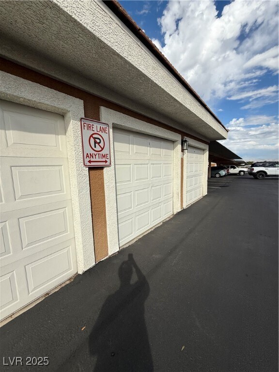 Building Photo - 830 Carnegie St