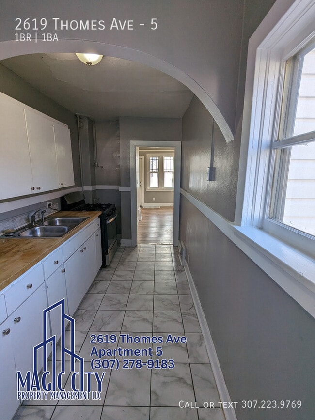 Building Photo - 2619 Thomes Ave