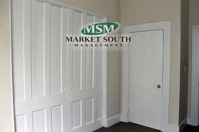 Building Photo - REMODELED CRAWFORD SQUARE CONDO