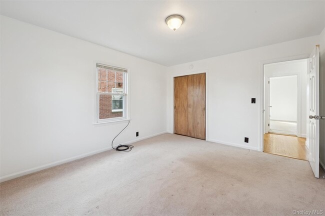 Building Photo - 138 Colonial Pl