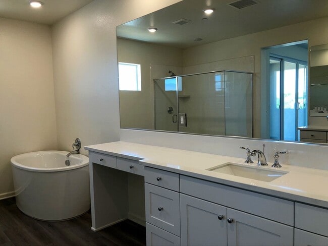 Building Photo - Long Term - Spacious 4 Bedroom Home @ Terra Lago in Indio!