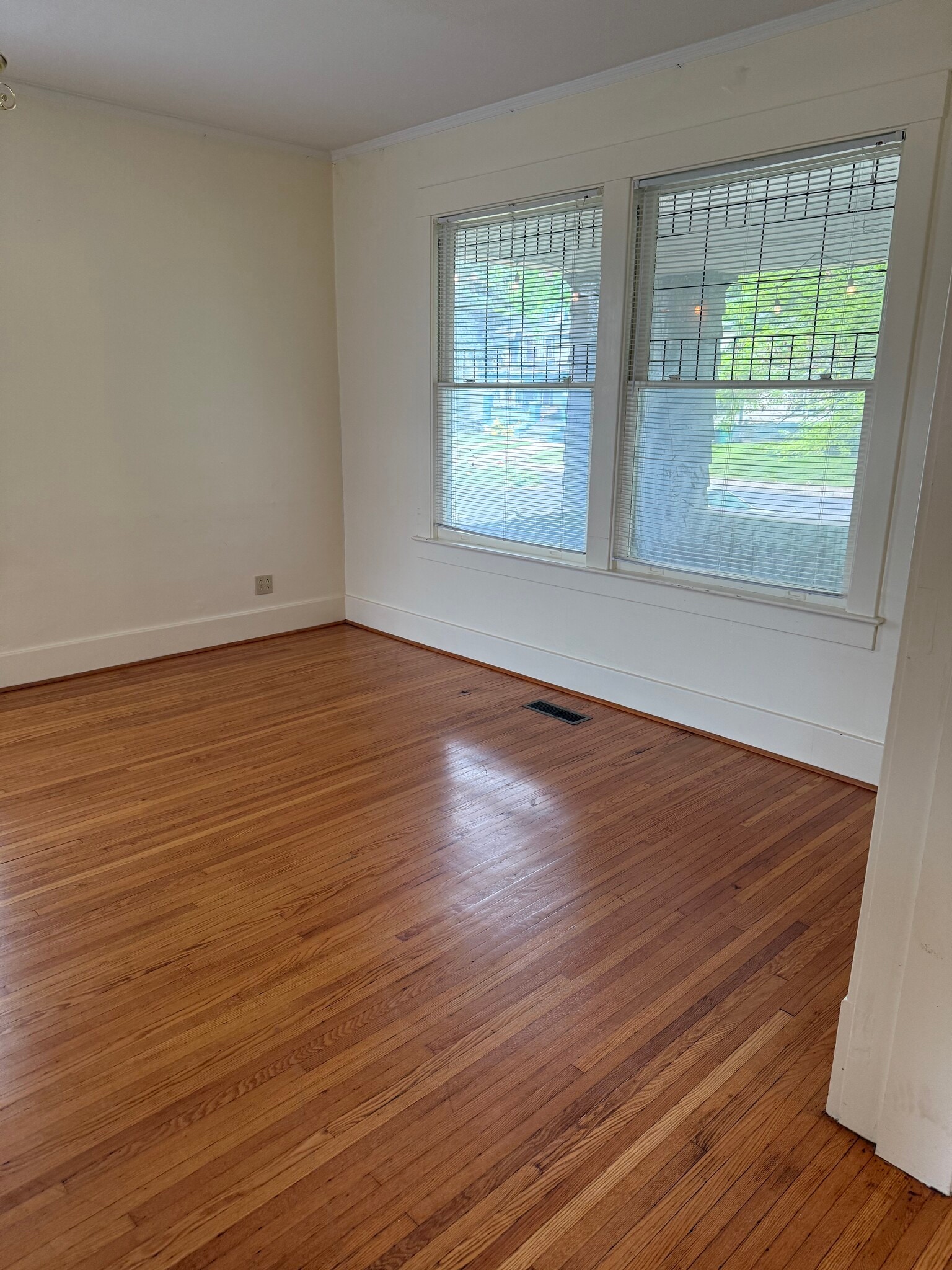 Living Room - 824 N Cooper St