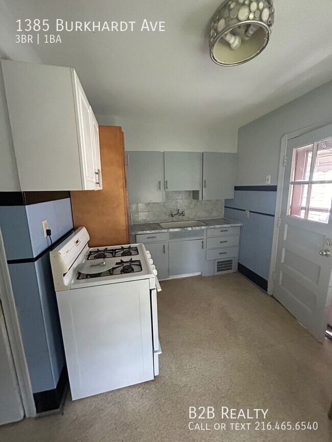 Building Photo - 1385 Burkhardt Ave