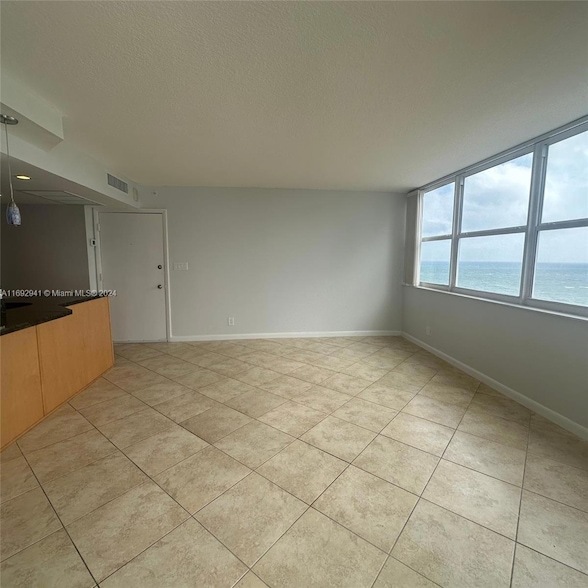 Building Photo - 209 N Fort Lauderdale Beach Blvd