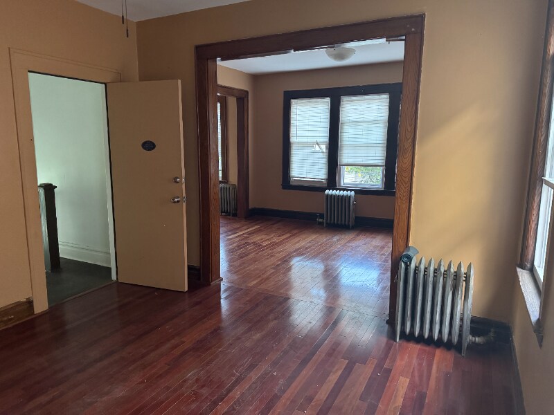 Building Photo - 35 Oak Ave