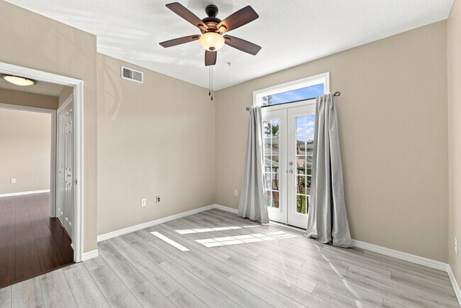 Building Photo - 501 Knights Run Ave