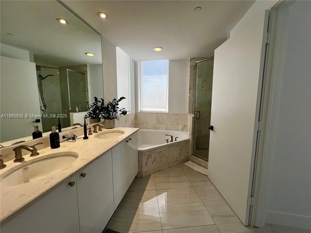 Building Photo - 901 Brickell Key Blvd