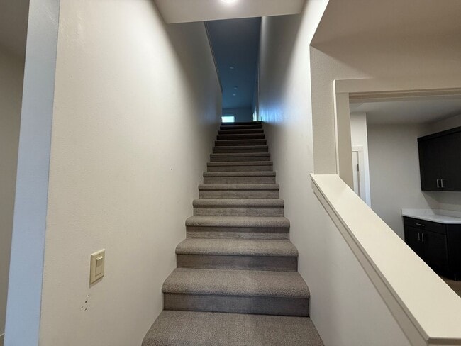 Building Photo - Now renting Brand-new 4 bedroom, 3 bathroom House