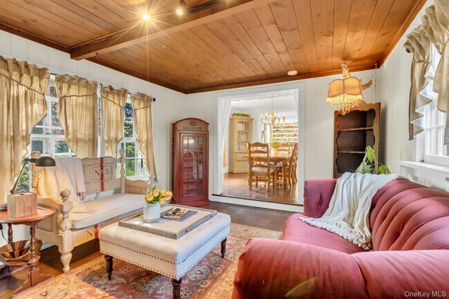 Building Photo - 105 Academy St