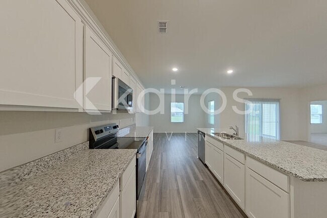 Building Photo - 631 Castillo Dr