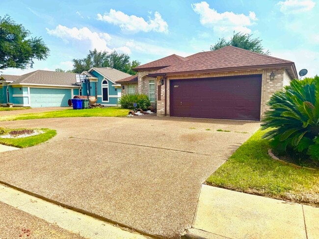 Building Photo - 1109 Sapphire St