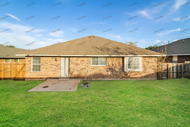 Building Photo - 15945 Katie Ridge Dr