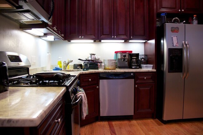 Building Photo - 1081 Beacon St