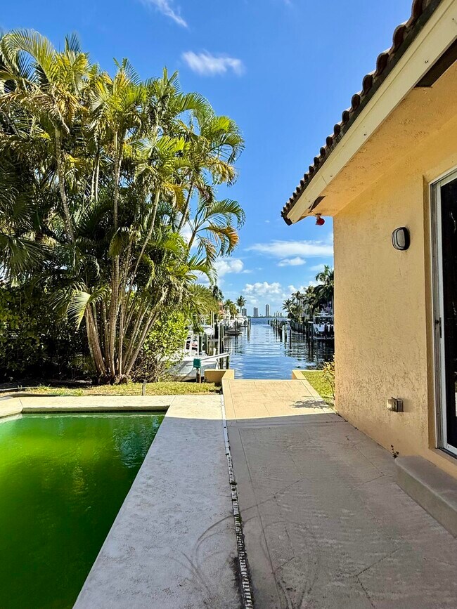 Building Photo - 400 Corsair Dr