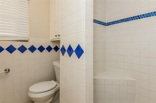 Building Photo - 2125 Rockmoor Dr
