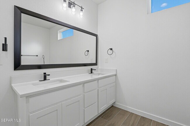 Building Photo - 4512 Mark Avizo