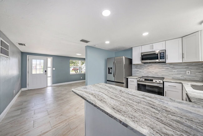 Building Photo - 4744 Guardian Ave