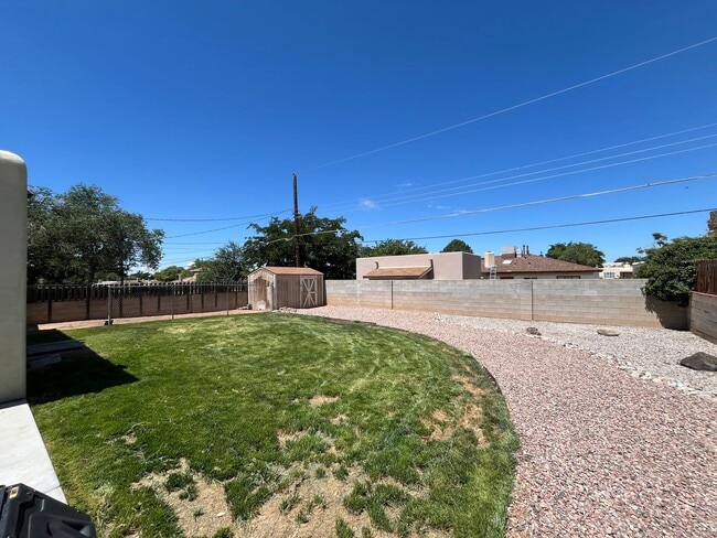 Building Photo - Charming 3 Bedroom 2 Bathroom Home In The NE!