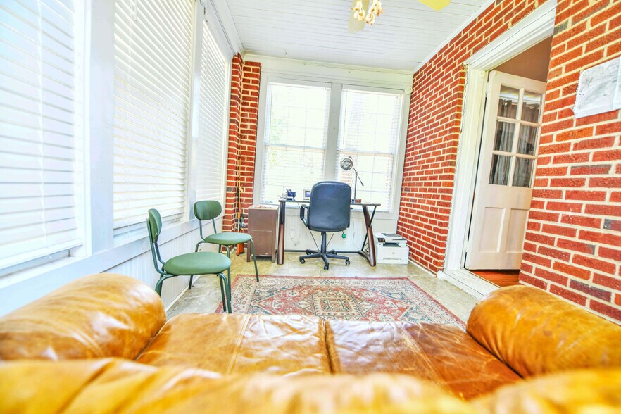 Building Photo - 2714 Forest Dr