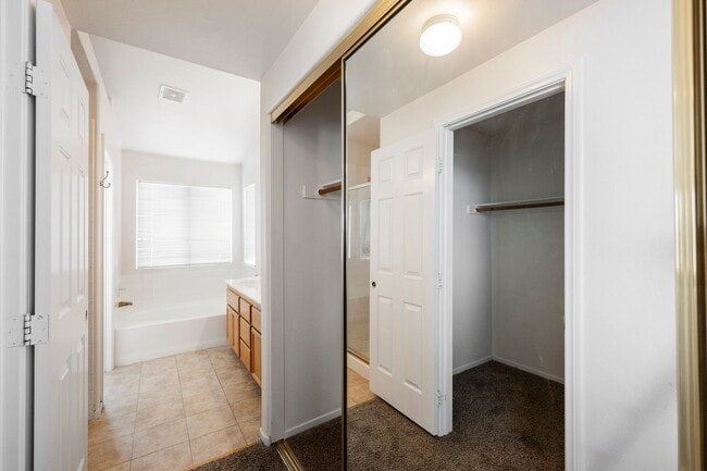 Building Photo - Honey, I’m Home! This Lovely 3 Bedroom, Two-Story Home Is Located In Summerlin.