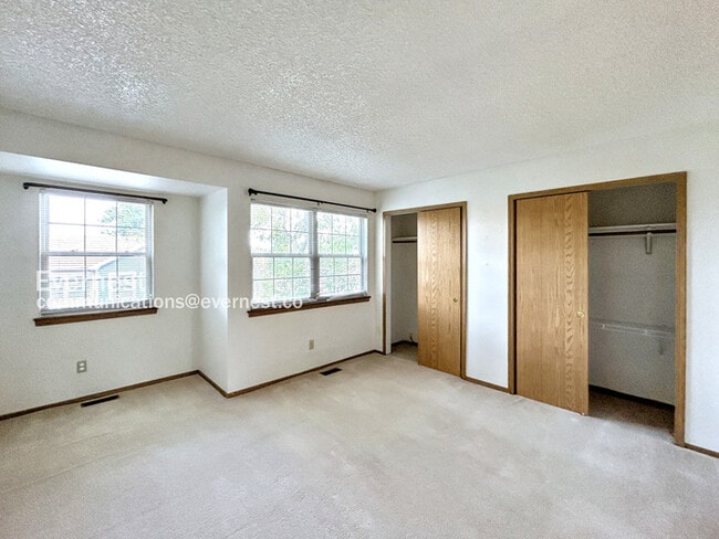 Building Photo - 7985 Lexington Park Dr