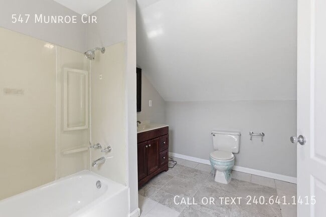 Building Photo - 547 Munroe Cir