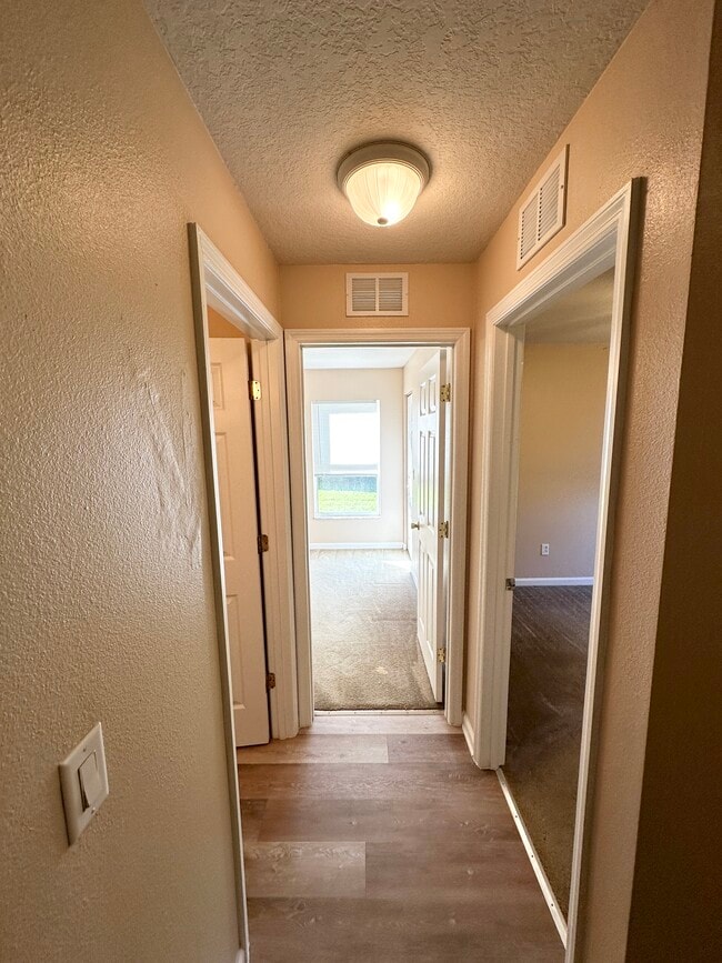 Building Photo - 23 Eton Ln