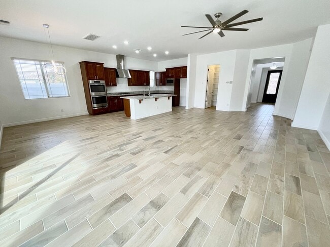 Building Photo - Gorgeous 3 Bed/2.5 Bath + Den Home In Chandler! Gated Community & Upgrades Throughout Home!