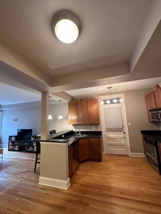 Building Photo - Oak Park Apartment!