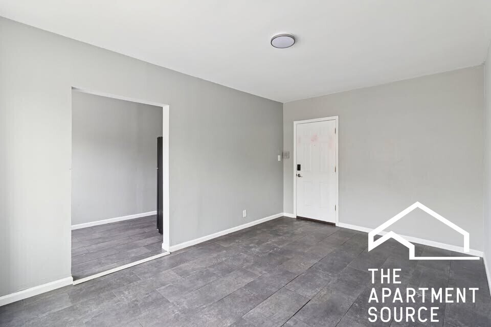 Building Photo - 6226 S Western Ave