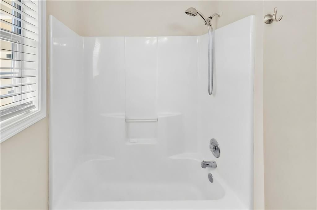 Building Photo - 125 York Ln