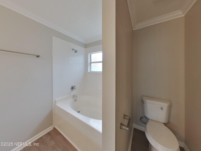 Building Photo - 1695 Northglen Cir