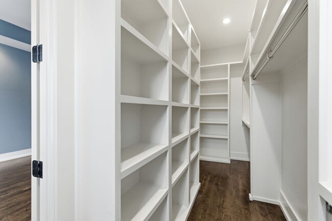 Building Photo - 1708B 15th Ave S