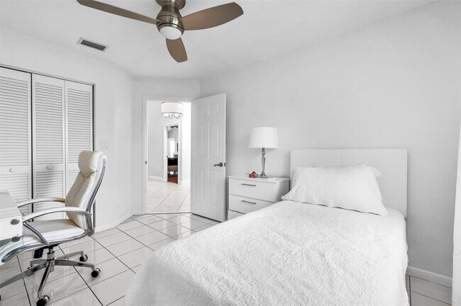 Building Photo - 7641 W Country Club Blvd