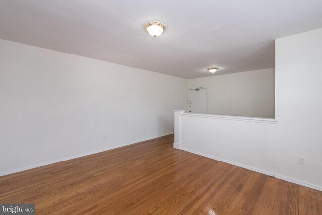 Building Photo - 7607 Eastern Ave NW