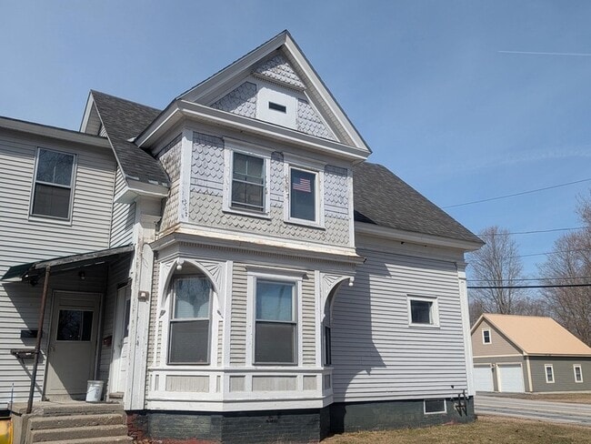 Building Photo - 31 Chestnut St