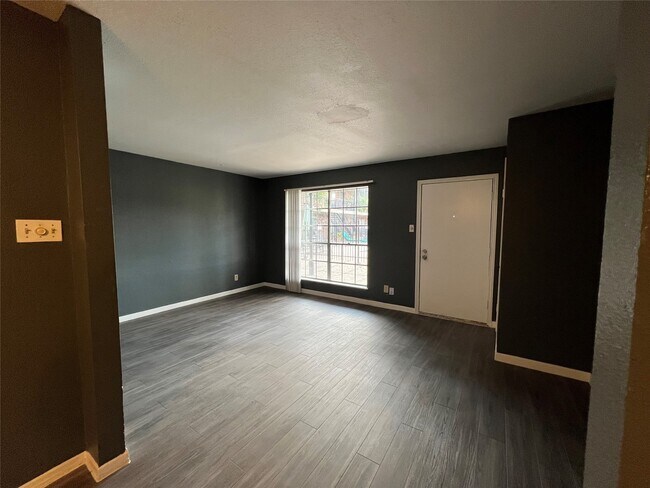 Building Photo - 11540 Chimney Rock Rd