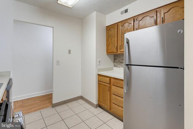 Building Photo - 5911 Tamar Dr