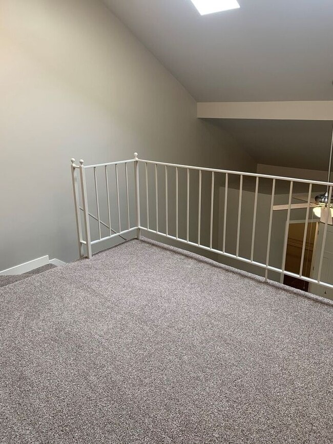 Building Photo - Spacious 2 Bed 1.5 Bath Townhome in Murray ! $500 Amazon Gift Card!