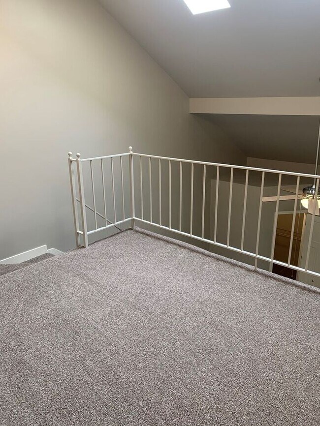 Building Photo - Spacious 2 Bed 1.5 Bath Townhome in Murray...