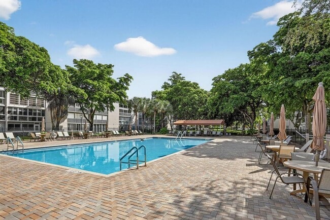 Building Photo - 2003 Granada Dr