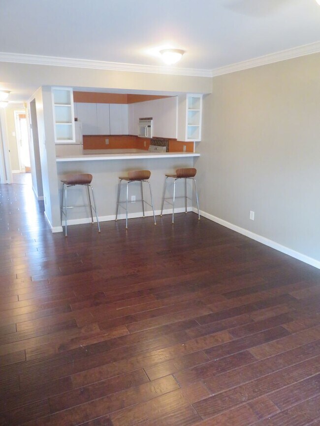 Building Photo - Laurel Villas #105 -3BR/2BA Available for AUGUST 2026 move in!