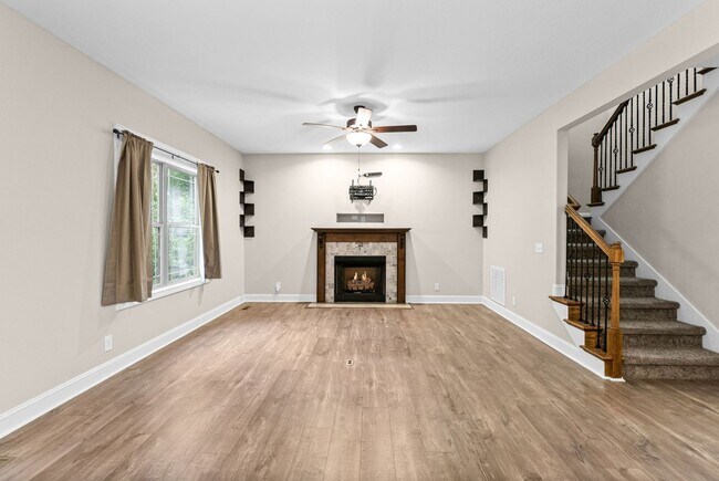 Building Photo - Pet Friendly Four Bedroom!
