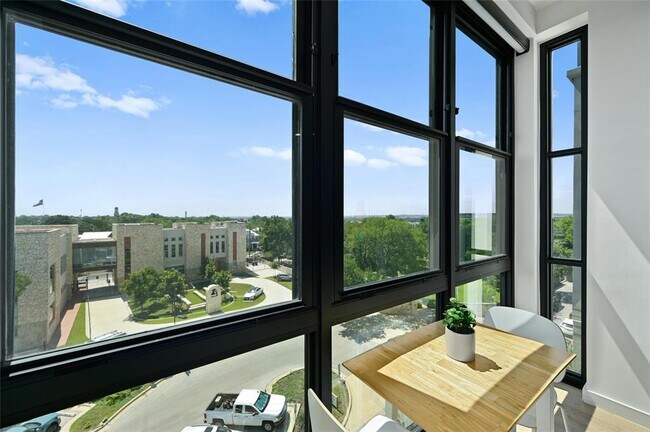 Building Photo - 800 Embassy Dr