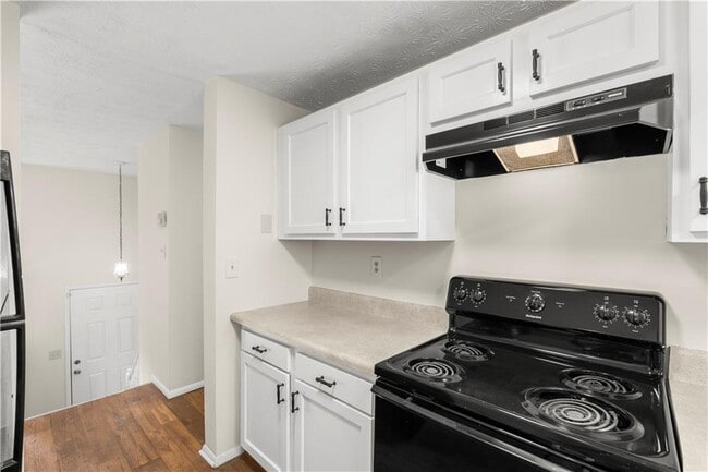 Building Photo - 2116 Scarbrough Rd