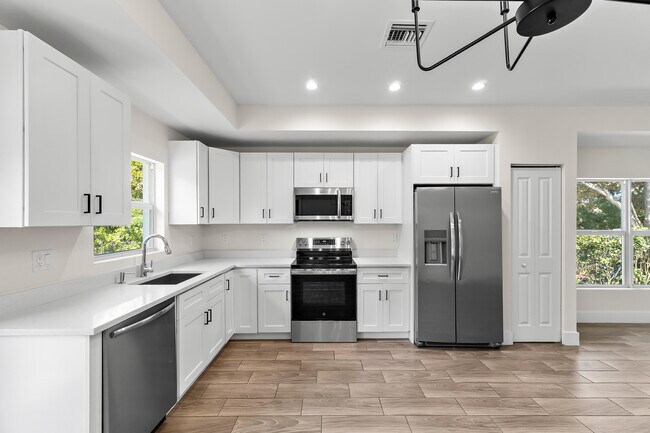 Building Photo - 3003 SE Fairmont St