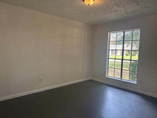 Building Photo - 2126 Millhouse Rd